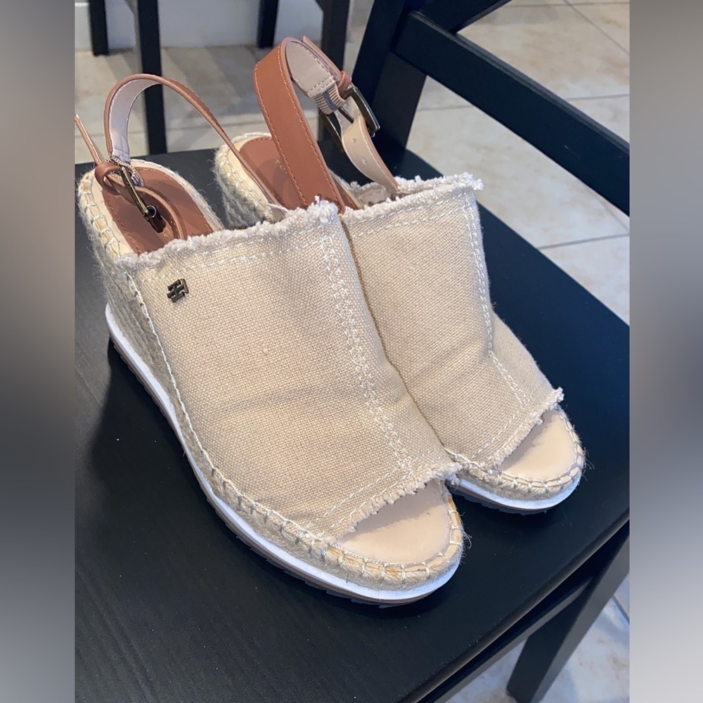 TOMMY HILFIGER size 7 1/2 M - Picture 2 of 13